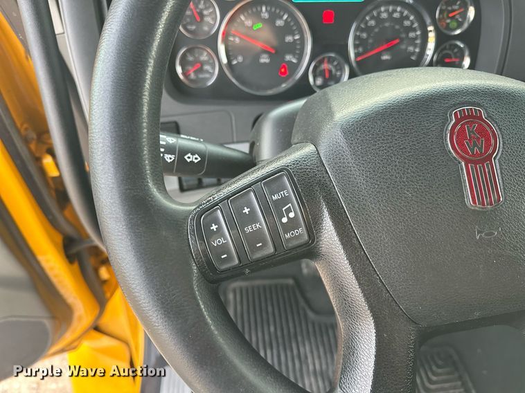 image for item ER4873 2021 Kenworth T680 semi truck