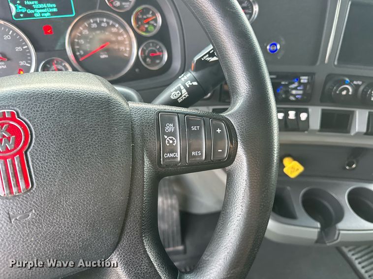 image for item ER4873 2021 Kenworth T680 semi truck