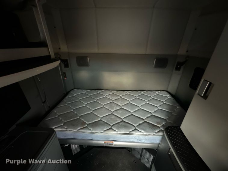 image for item ER4873 2021 Kenworth T680 semi truck