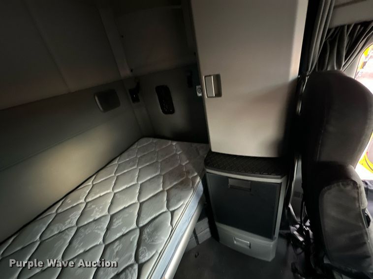 image for item ER4873 2021 Kenworth T680 semi truck