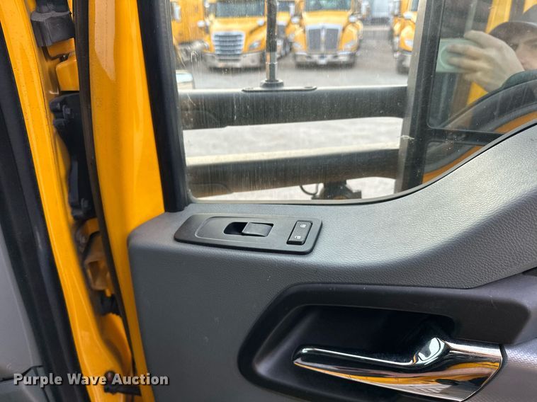 image for item ER4873 2021 Kenworth T680 semi truck