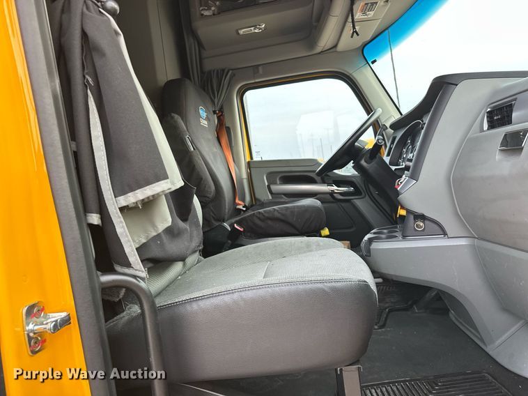 image for item ER4873 2021 Kenworth T680 semi truck