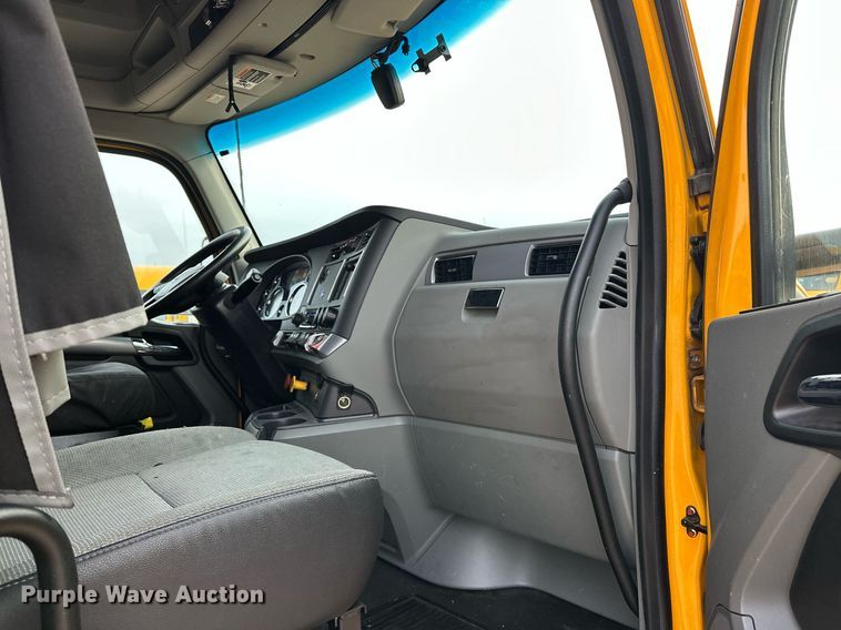 image for item ER4873 2021 Kenworth T680 semi truck