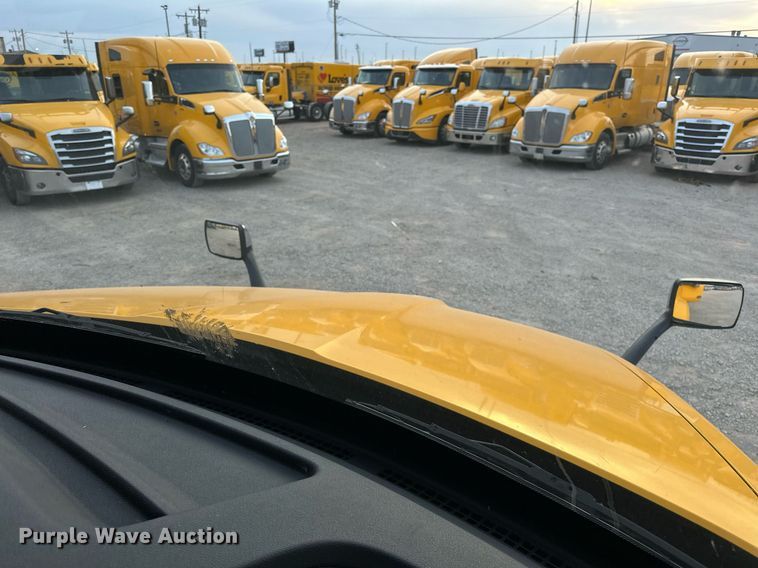 image for item ER4873 2021 Kenworth T680 semi truck