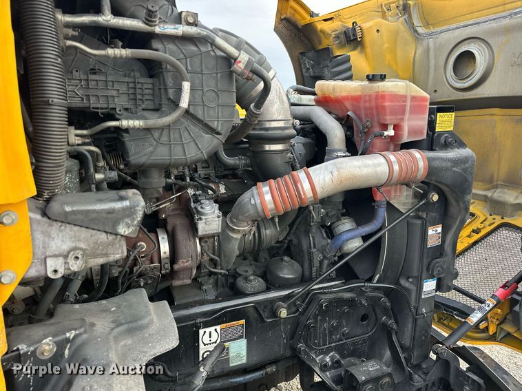 image for item ER4873 2021 Kenworth T680 semi truck