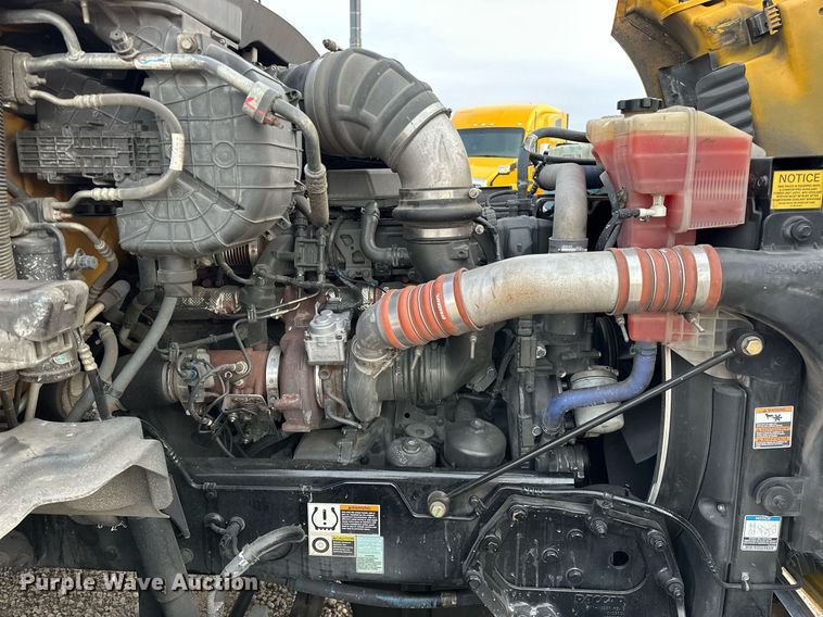 image for item ER4873 2021 Kenworth T680 semi truck