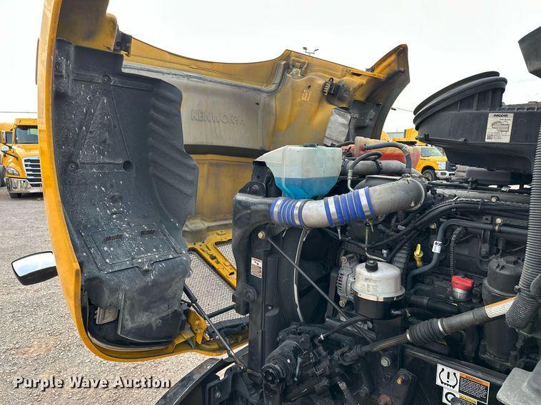 image for item ER4873 2021 Kenworth T680 semi truck