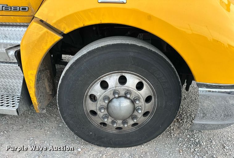 image for item ER4873 2021 Kenworth T680 semi truck