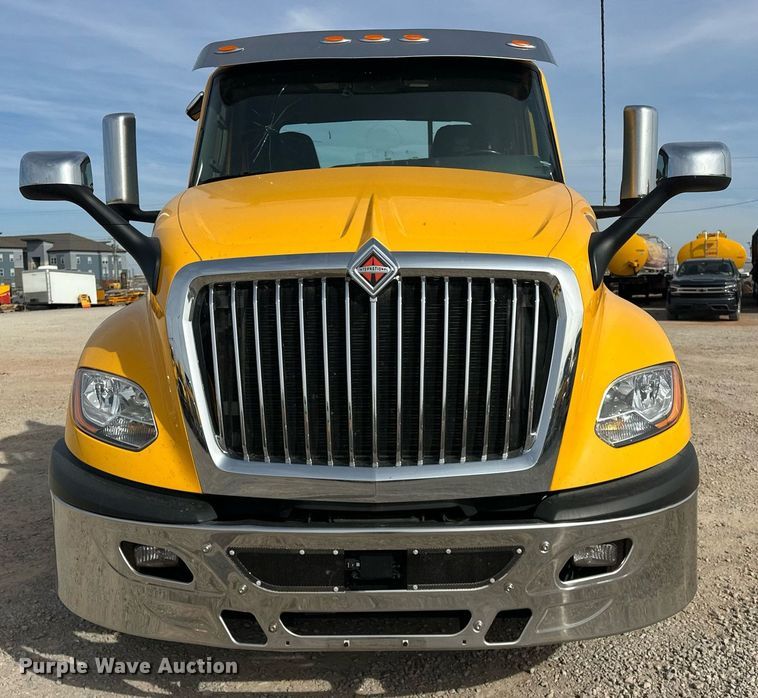 image for item ER4875 2021 International LT625 semi truck