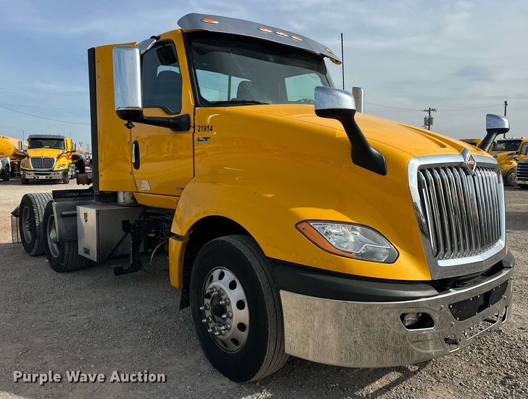 image for item ER4875 2021 International LT625 semi truck