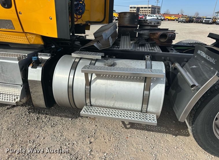 image for item ER4875 2021 International LT625 semi truck