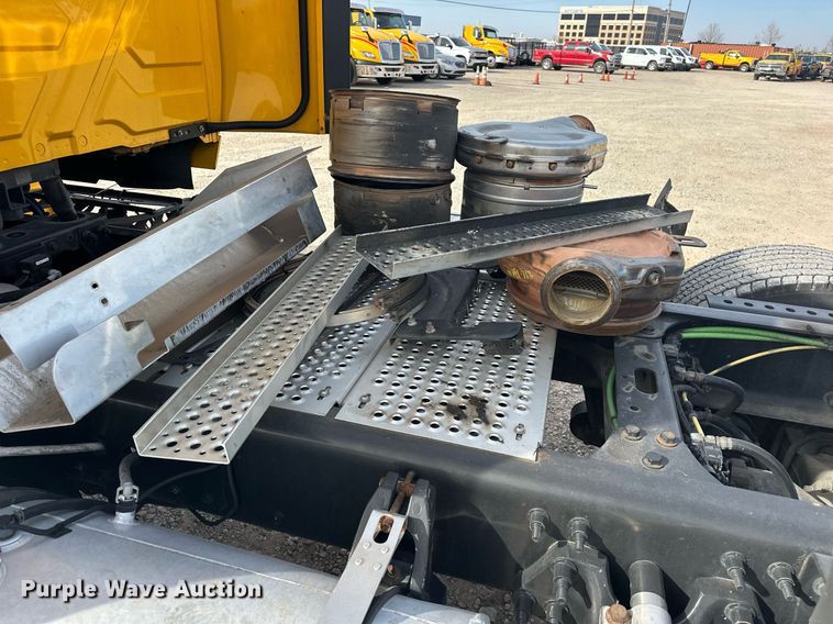 image for item ER4875 2021 International LT625 semi truck