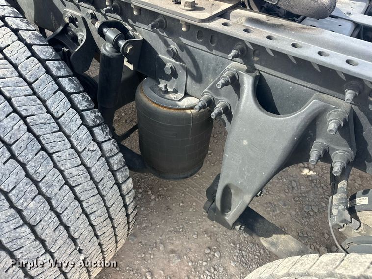 image for item ER4875 2021 International LT625 semi truck