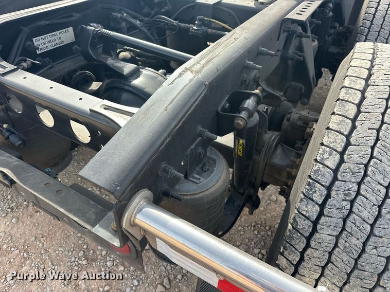 image for item ER4875 2021 International LT625 semi truck