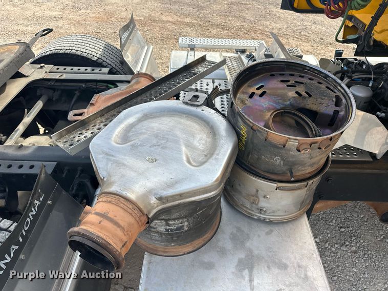 image for item ER4875 2021 International LT625 semi truck