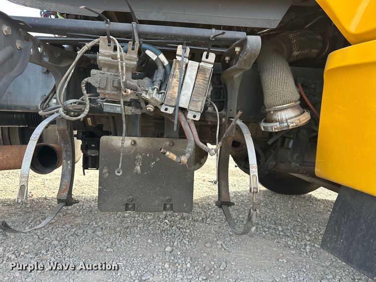 image for item ER4875 2021 International LT625 semi truck