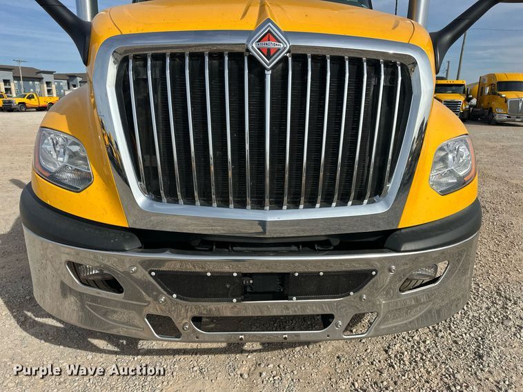 image for item ER4875 2021 International LT625 semi truck