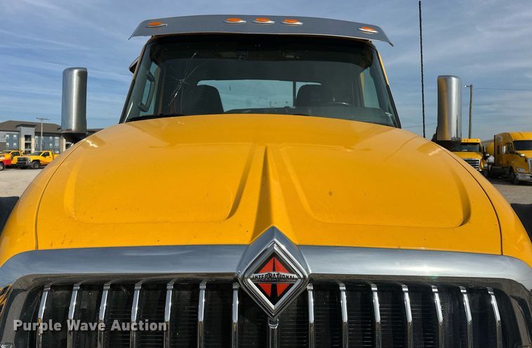 image for item ER4875 2021 International LT625 semi truck