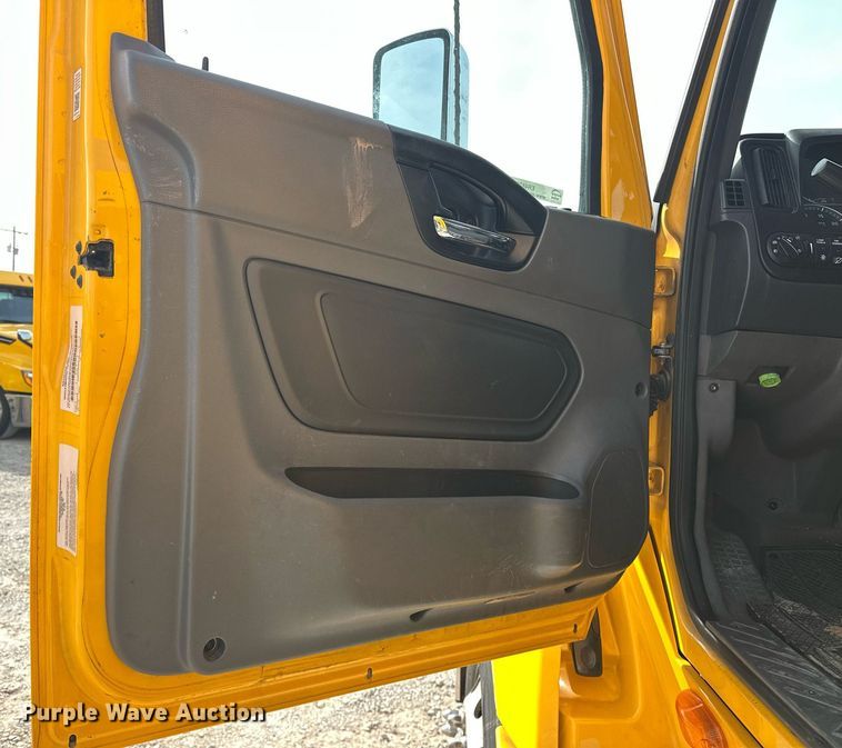 image for item ER4875 2021 International LT625 semi truck