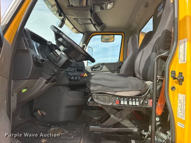 image for item ER4875 2021 International LT625 semi truck