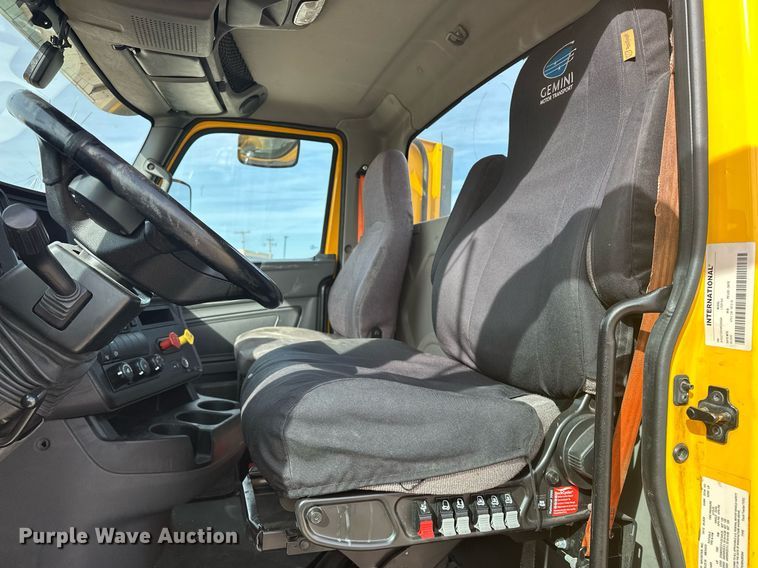 image for item ER4875 2021 International LT625 semi truck