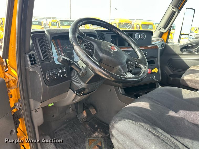 image for item ER4875 2021 International LT625 semi truck