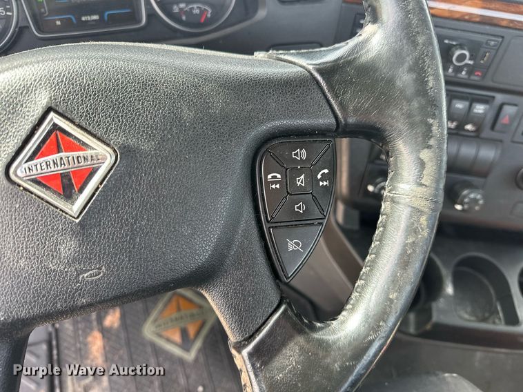 image for item ER4875 2021 International LT625 semi truck