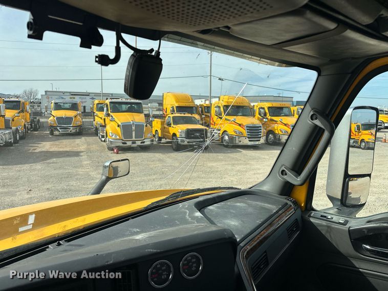 image for item ER4875 2021 International LT625 semi truck