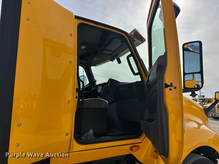 image for item ER4875 2021 International LT625 semi truck