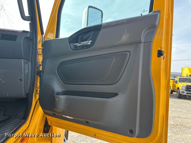 image for item ER4875 2021 International LT625 semi truck