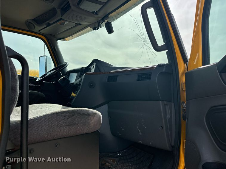 image for item ER4875 2021 International LT625 semi truck