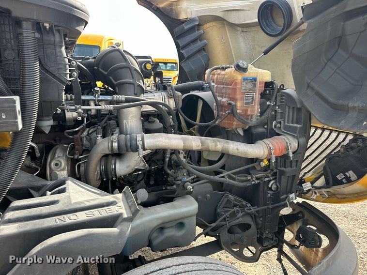 image for item ER4875 2021 International LT625 semi truck