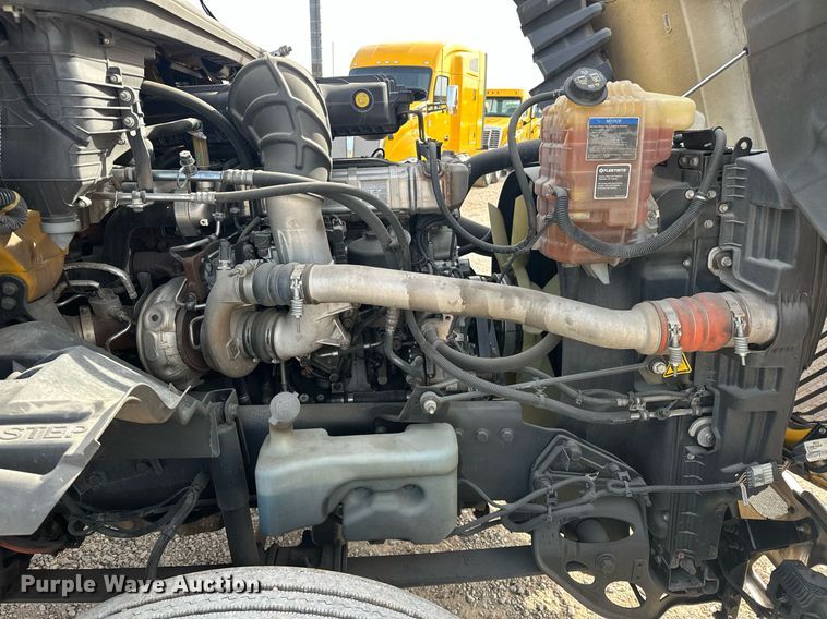 image for item ER4875 2021 International LT625 semi truck