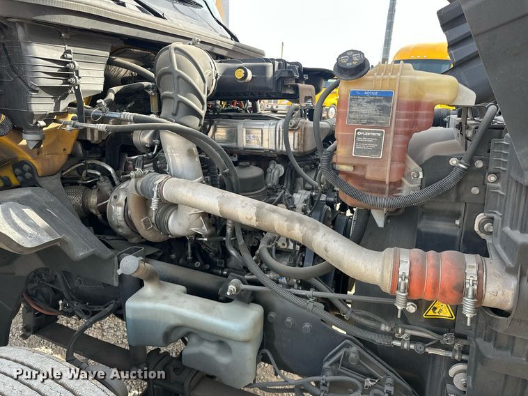 image for item ER4875 2021 International LT625 semi truck