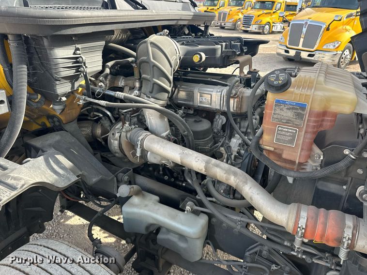 image for item ER4875 2021 International LT625 semi truck