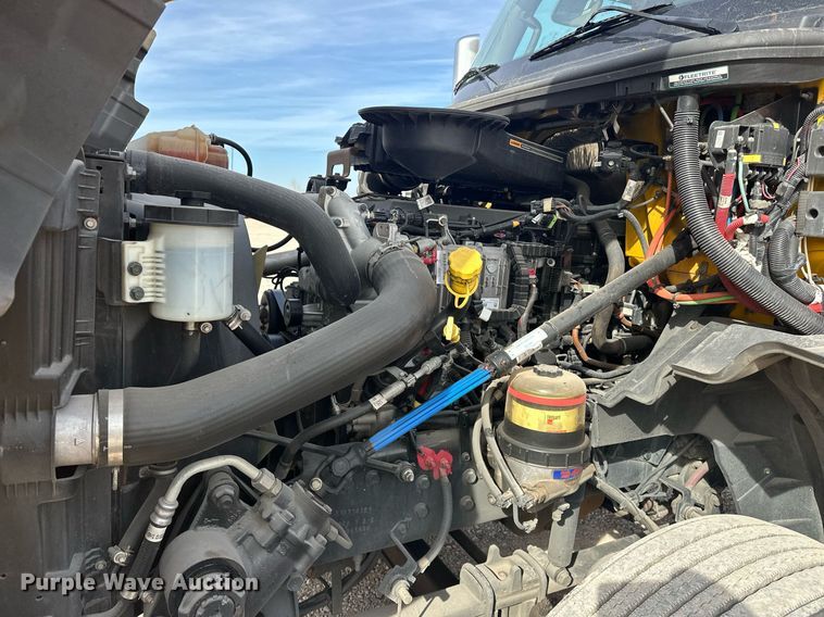 image for item ER4875 2021 International LT625 semi truck