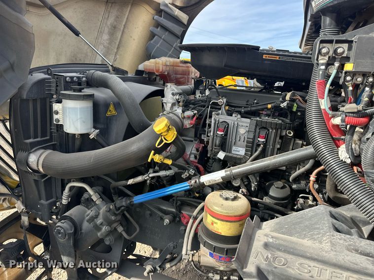 image for item ER4875 2021 International LT625 semi truck