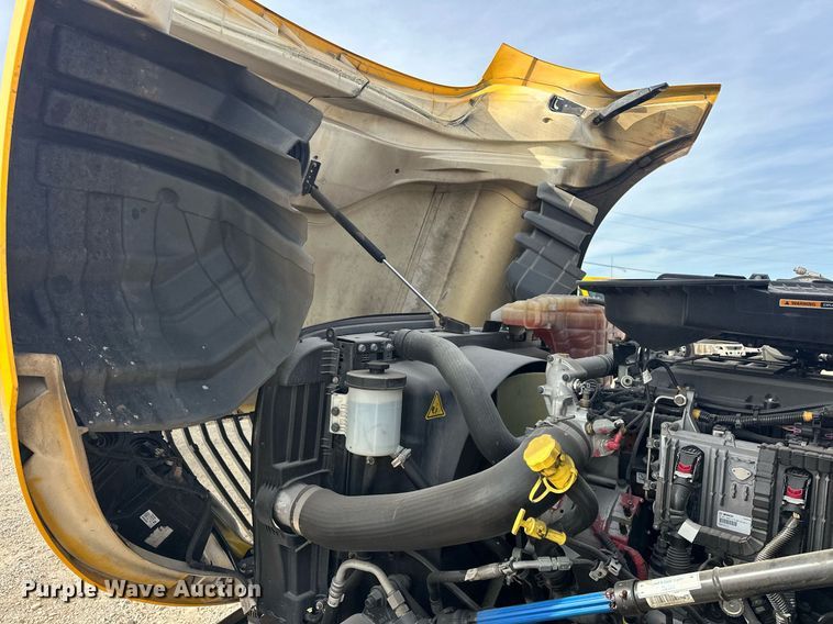 image for item ER4875 2021 International LT625 semi truck