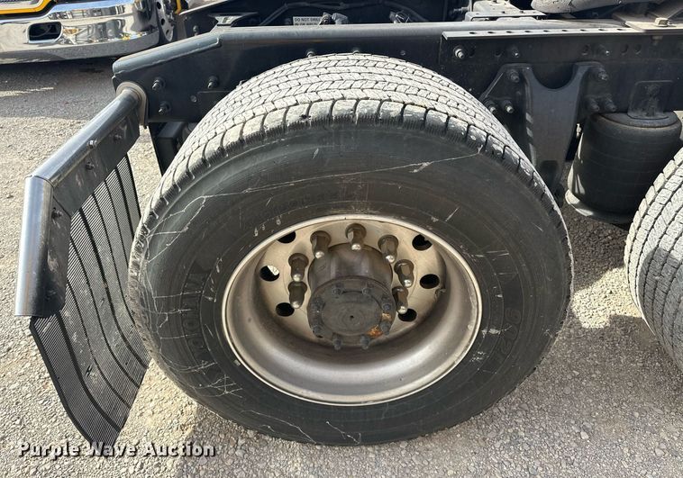 image for item ER4875 2021 International LT625 semi truck