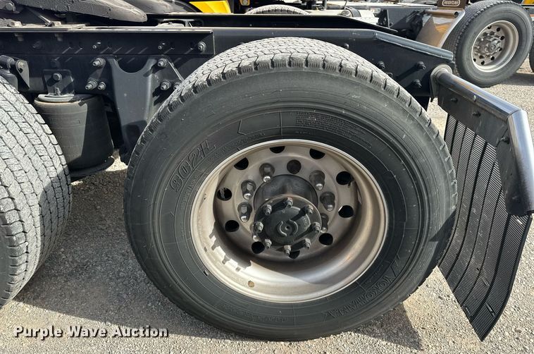 image for item ER4875 2021 International LT625 semi truck