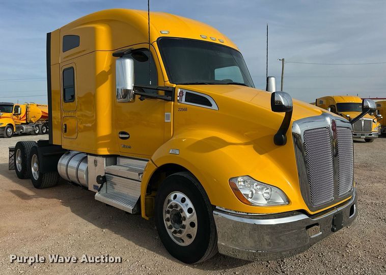 image for item ER4876 2022 Kenworth T680 semi truck