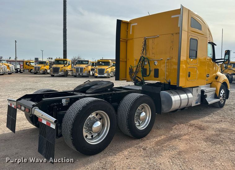 image for item ER4876 2022 Kenworth T680 semi truck