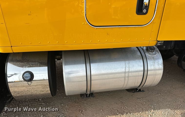 image for item ER4876 2022 Kenworth T680 semi truck