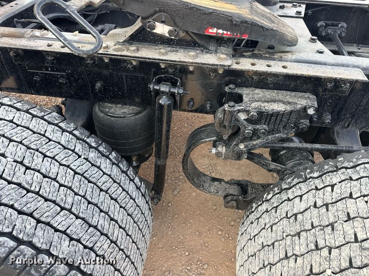 image for item ER4876 2022 Kenworth T680 semi truck