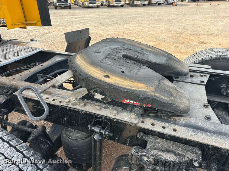 image for item ER4876 2022 Kenworth T680 semi truck