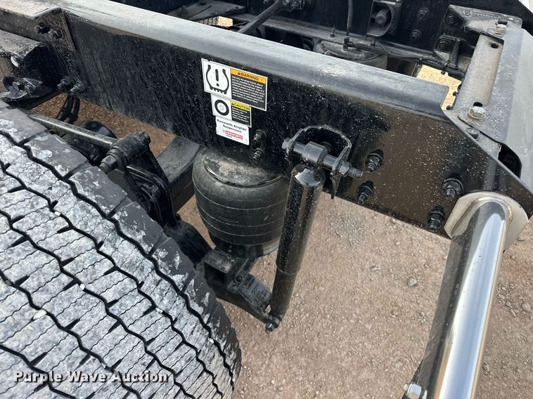 image for item ER4876 2022 Kenworth T680 semi truck