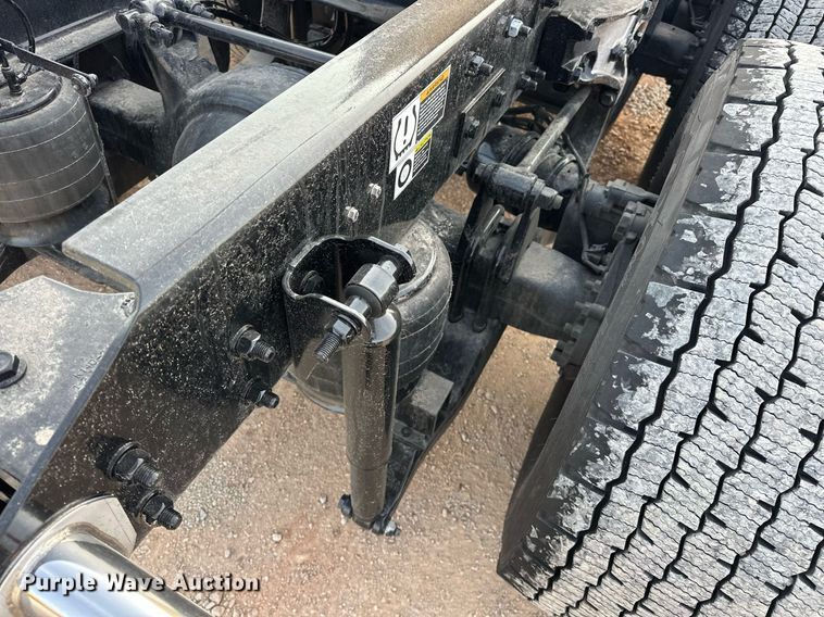 image for item ER4876 2022 Kenworth T680 semi truck