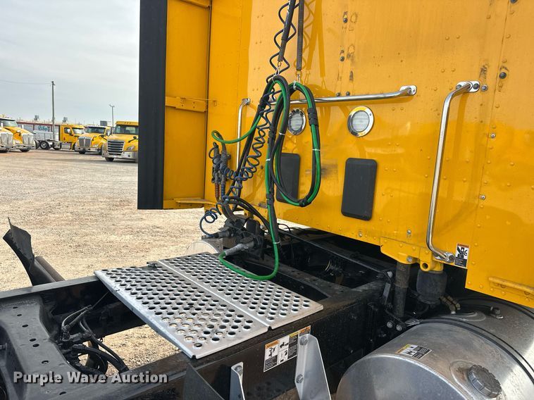 image for item ER4876 2022 Kenworth T680 semi truck