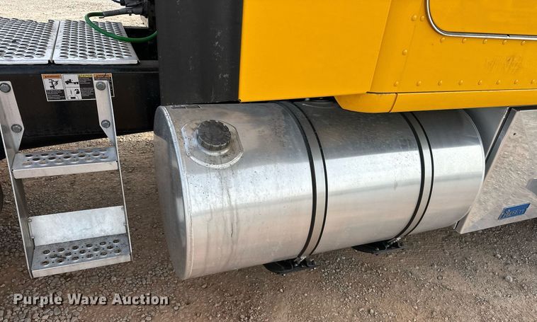 image for item ER4876 2022 Kenworth T680 semi truck