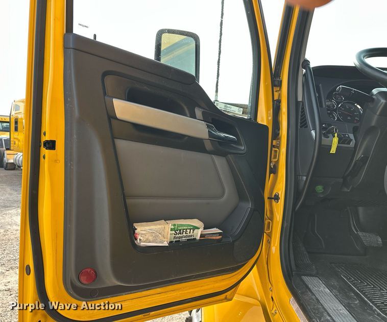 image for item ER4876 2022 Kenworth T680 semi truck